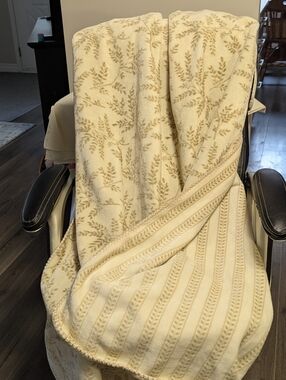 Martha Stewart. Cream Botanical Pattern Plush Throw Blanket. 48-69 Inches.